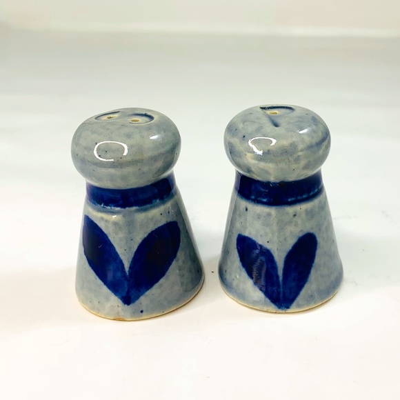 Set of 2 mini glazed pottery salt and pepper shakers with blue hearts un… - Picture 1 of 13